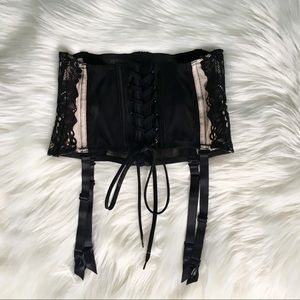 Victoria’s Secret Very Sexy garter belt in black